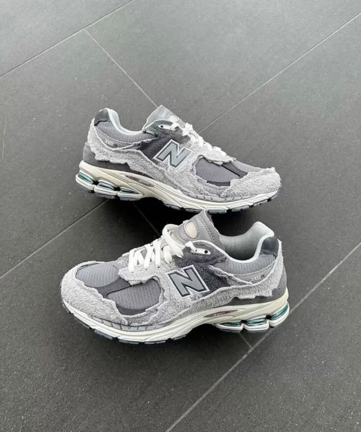 New Balance 2002r