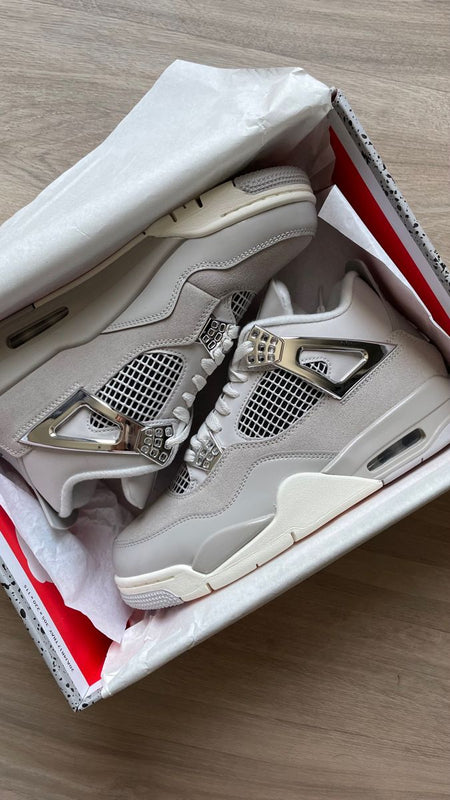 Jordan 4 Retro Frozen Moments
