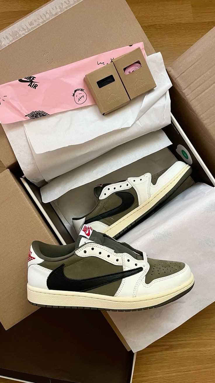 Nike Air Jordan 1 Low Travis Scott Medium Olive