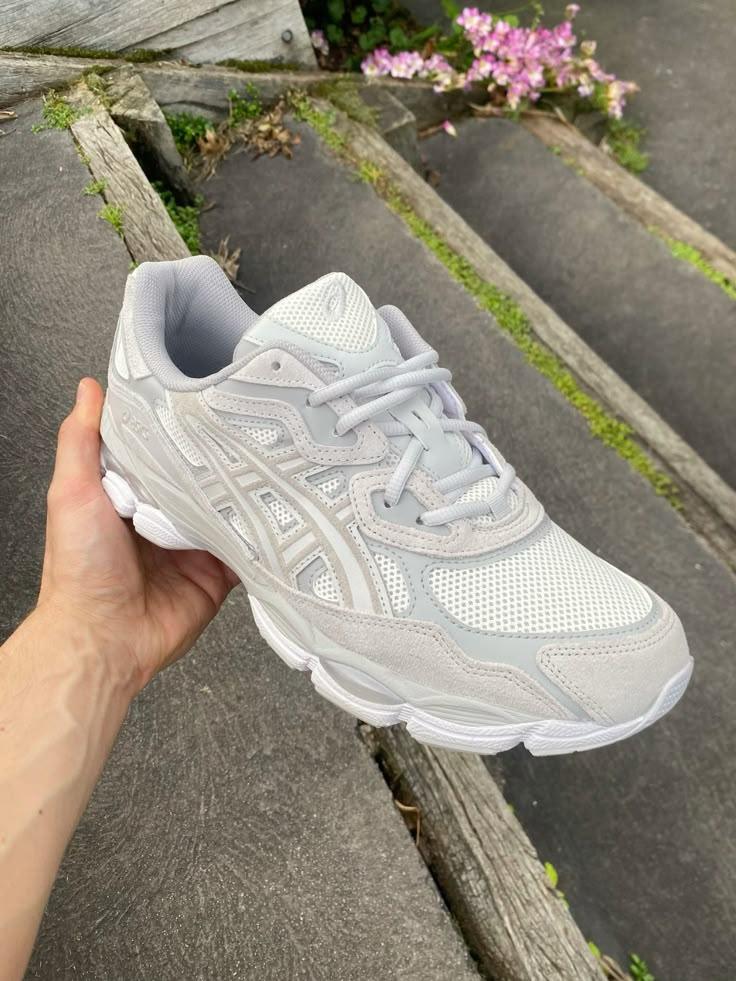 ASICS Gel NYC Creme Wolkengrau
