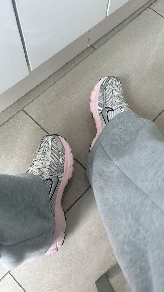 Nike Zoom Vomero 5 Photon Dust Pink Foam