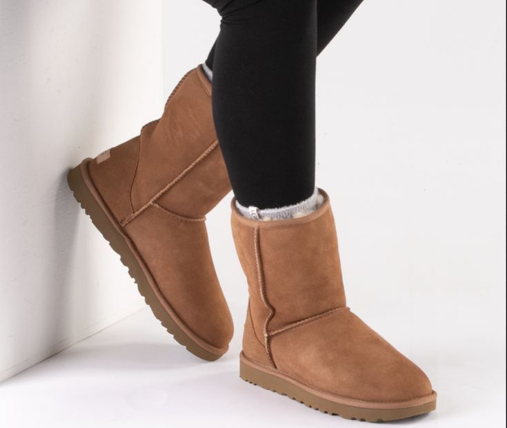 UGG Classic Short II Boot Chestnut - 3