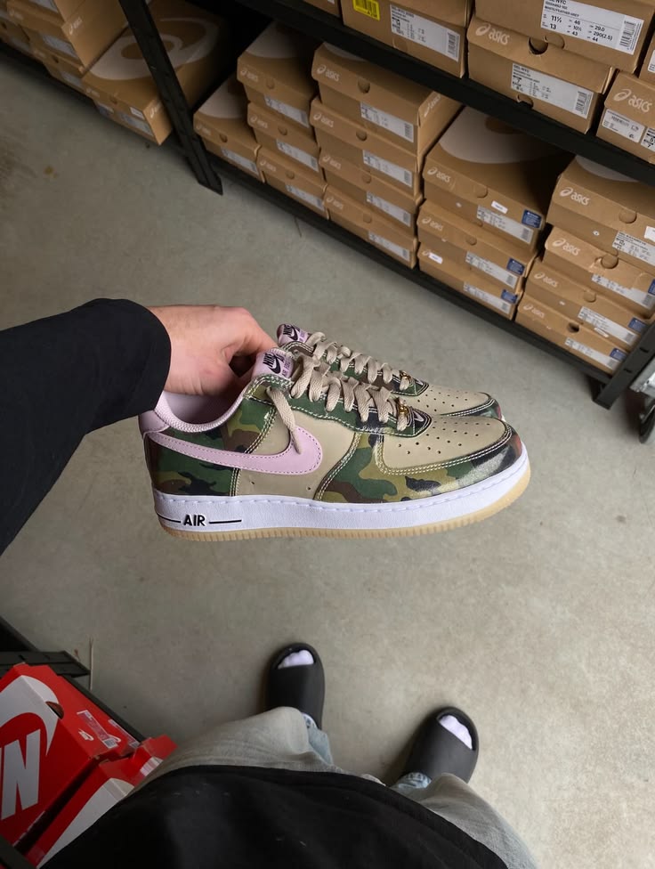 Nike Air Force 1 Low '07 LV8 Patent Camo Pink
