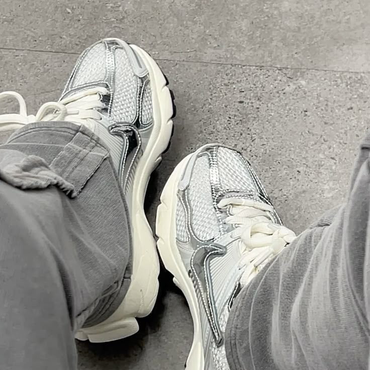 Nike Zoom Vomero 5 Photon Dust - 2