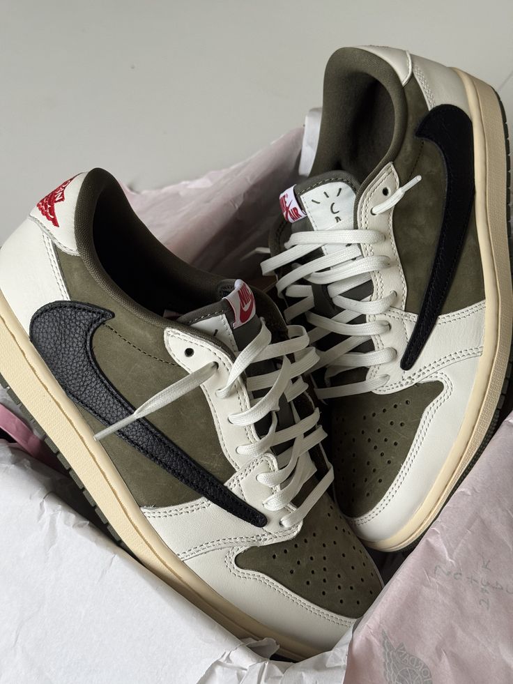 Nike Air Jordan 1 Low Travis Scott Medium Olive