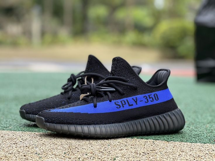 Yeezy Boost 350 V2 Dazzling Blue